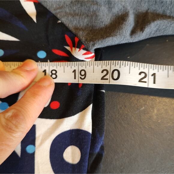 LuLaRoe Randy 4th of July Top Medium - Picture 4 of 7